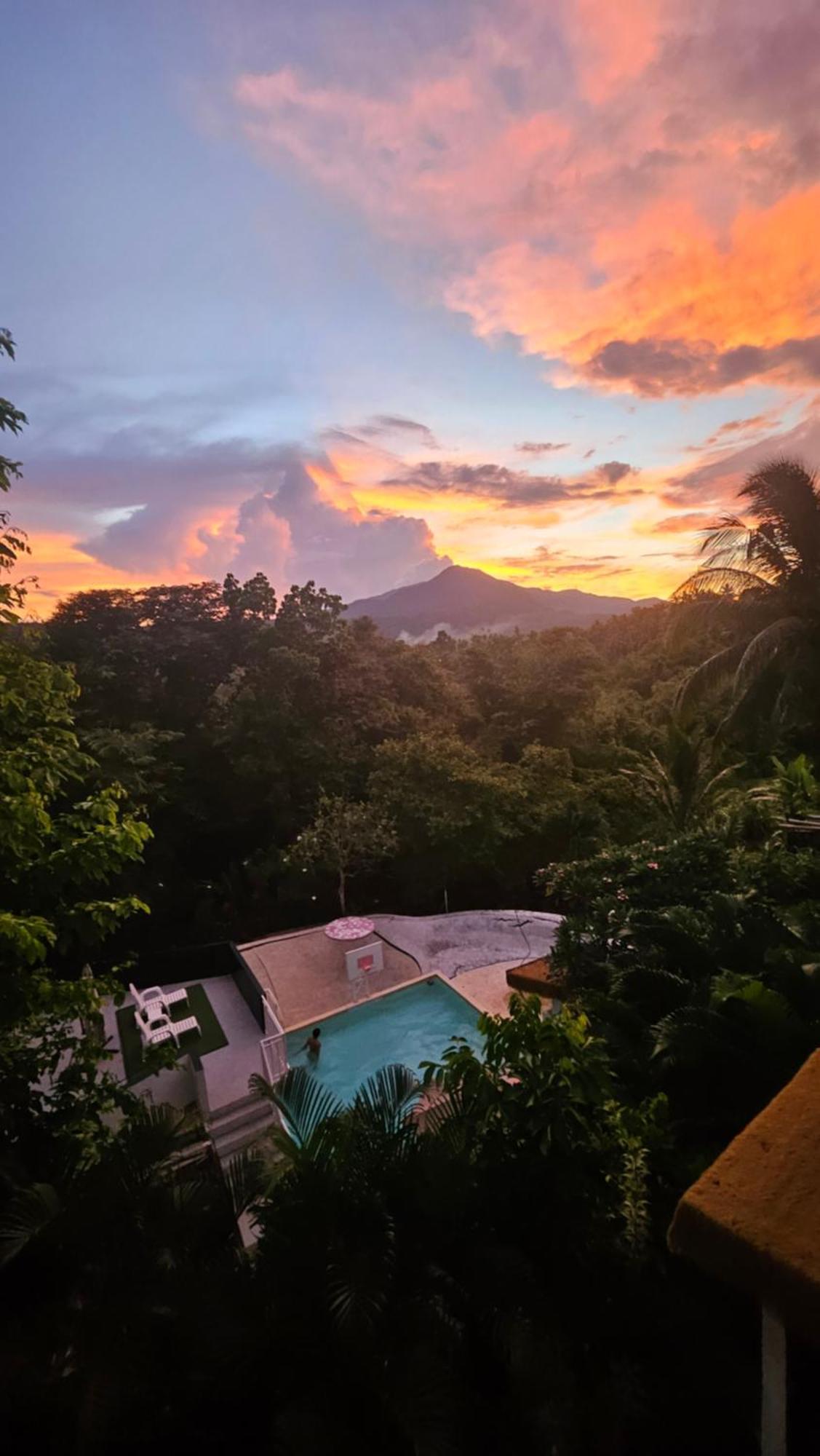 A Touch Of Pink Secret Eco Retreat With Pool, Starlink Wifi, Netflix, Mountain Views - Peaceful Stay In Puerto Princesa Near Underground River, Firefly Watching, And Waterfalls - Perfect Stop Between El Nido, Port Barton, And Puerto City - Scooter Re Екстериор снимка
